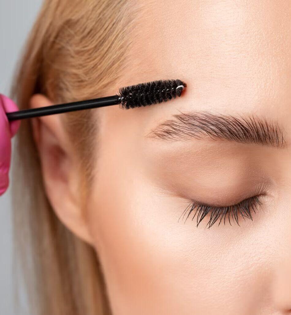 Brow lift des sourcils