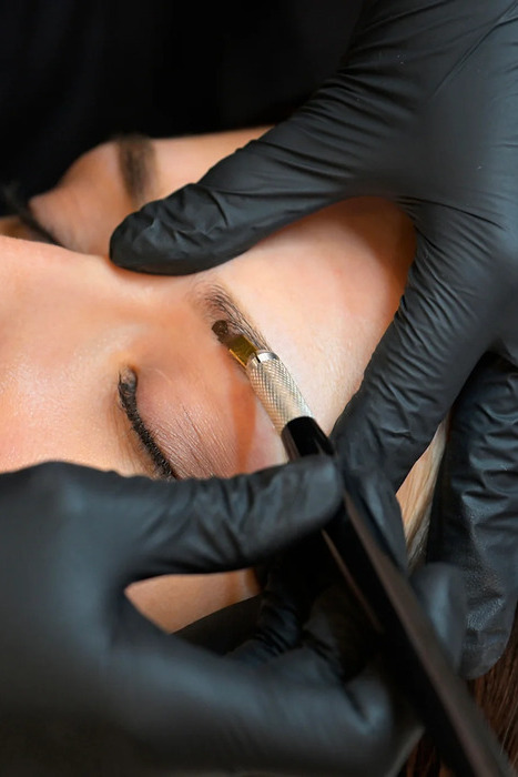 Sourcil réalisé au henné