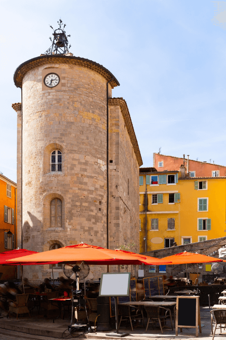 Place Massillon à Hyères