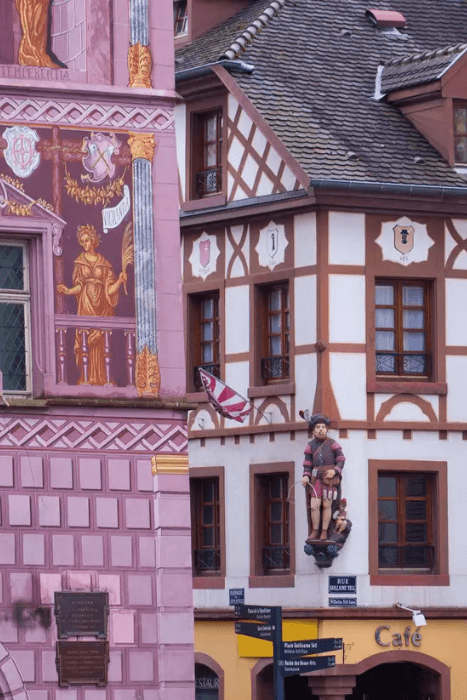 De vieux bâtiments à Mulhouse